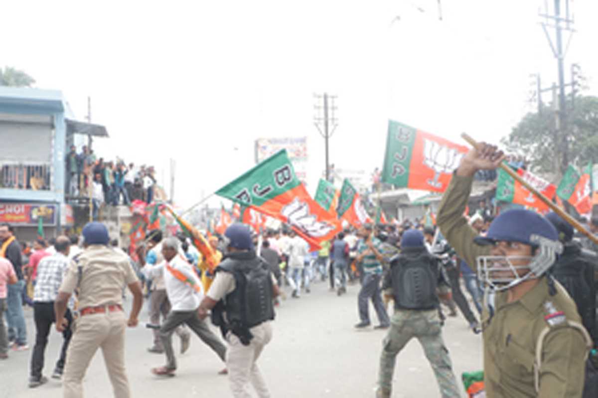 संदेशखाली मामला : बीजेपी कार्यकर्ताओं पर पुलिस ने बरसाई लाठियां, कई जख्मी, अमित मालवीय ने ममता पर साधा निशाना